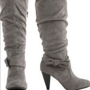 Knee High Gray Boots with Bows